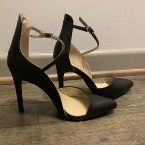 MIA - Black strappy pumps